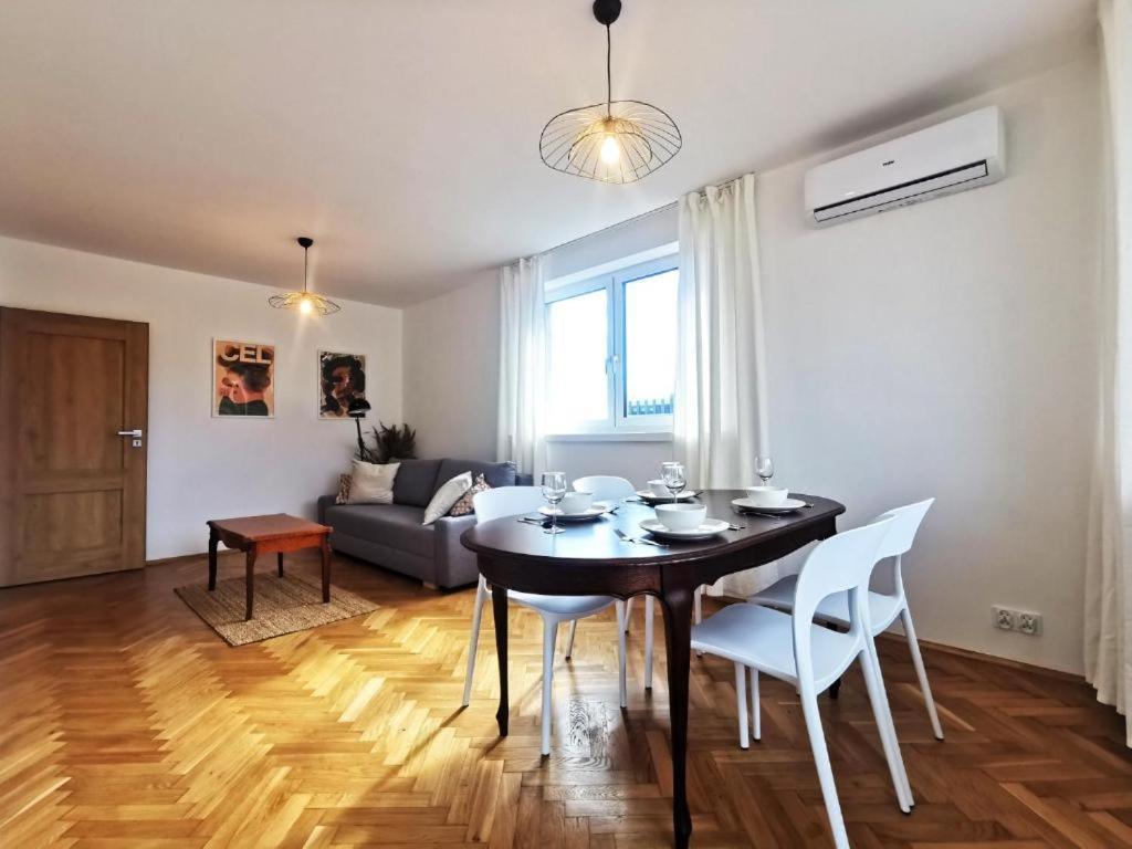 Wroc'Love Haukego Bosaka Check-In 24H Wroclaw Bagian luar foto